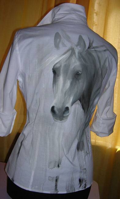 Anna Maria Di Giorgi: dipinto a mano su camicia in cotone elasticizzato (clicca per ingrandire)