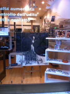 Le opere di Anna Maria Di Giorgi in esposizione presso il negozio OtticopreferitO di Gaggiano (Milano)